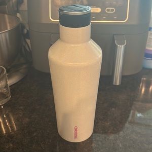 Brand new without tags Corkcicle Canteen 40oz